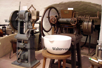 Geräte zur Herstellung von Arznei im Deutschen Apothekenmuseum im Schloss Heidelberg.