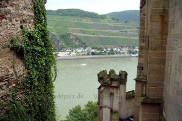 Ansicht von Assmannshausen am Rhein im Mittelrheintal.