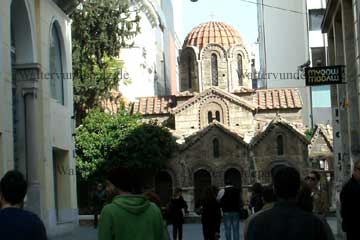 Kleine Kirche in Athen, wie die heißt erfahren Sie auf den nächsten Reiserubriken.