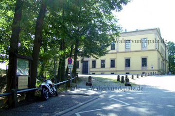 Cavaliersbau neben dem Schloss Villa Ludwigshöhe, Edenkoben, nahe Fußballschule