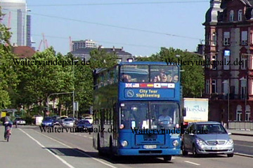 Frankfurt am Main, Citytour mit dem blauen Doppeldeckerbus