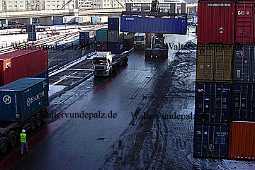 Containerhafen in Mannheim