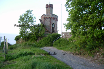 Flaggenturm bei Bad Dürkheim im Pfälzer Wald