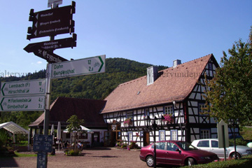 Gasthaus im Fachwerkhaus neben dem Wanderweg zur Wegelnburg in Nothweiler