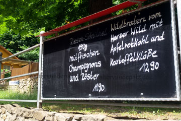 Preistafel fuer Wild und Riesen-Schnitzel beim Urlaub im Harz im Juni 2015 im Restaurant unserer Pension.