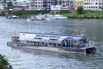 Heidelberg am Neckar, so wie auf dem Bild kann man am besten Reisen bei einer Flusskreuzfahrt auf dem Neckar so wie auf dem Solarschiff in Heidelberg.