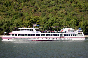 MS Godesburg der KD auf dem Rhein bei Boppard