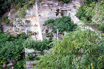 Römischer Steinbruch Kriemhildenstuhl in Bad Dürkheim an der Weinstraße in der Pfalz