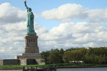 Symbol von Freiheit und den unbegrenzten Möglichkeiten, die Freiheitsstatue in New York.