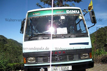 Linienbus für den Streckenabschnitt zwischen Nuwara und Eliya.