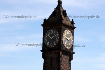 185 Zentimeter Wasserstand vom Rhein zeigt der Uhrzeiger der Pegeluhr in Ludwigshafen am Rhein am Sonntag den 08. Mai 2011 an wie man auf dem Bild erkennen kann.