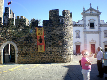 Bei der Besichtigung einer Burg in Portugal.