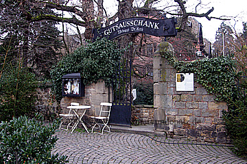 Eingang zur Slossgarten-Terrasse im Deidesheimer Schloss