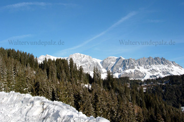 Winterlandschaft direkt von der Hütte Selbstversorgerhütte zu sehen und zeigt von der St. Veitner Seite den Blick auf den Hochkönig in Österreich.