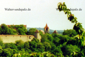 Eine typische Deutsche Stadtmauer mit Wachtürme, beliebte Ausflugsziele