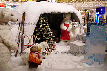 Weihnachtskrippe in Ludwigshafen am Rhein, Eisbären in einem Iglu