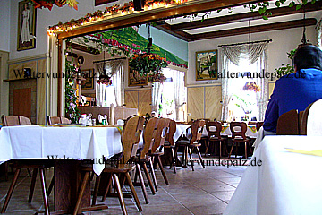 Gastraum vom Restaurant zur Burg in Ludwigshafen am Rhein