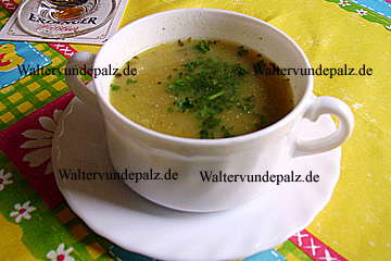 Suppe als Vorspeise im Restaurant zur Burg in Ludwigshafen am Rhein